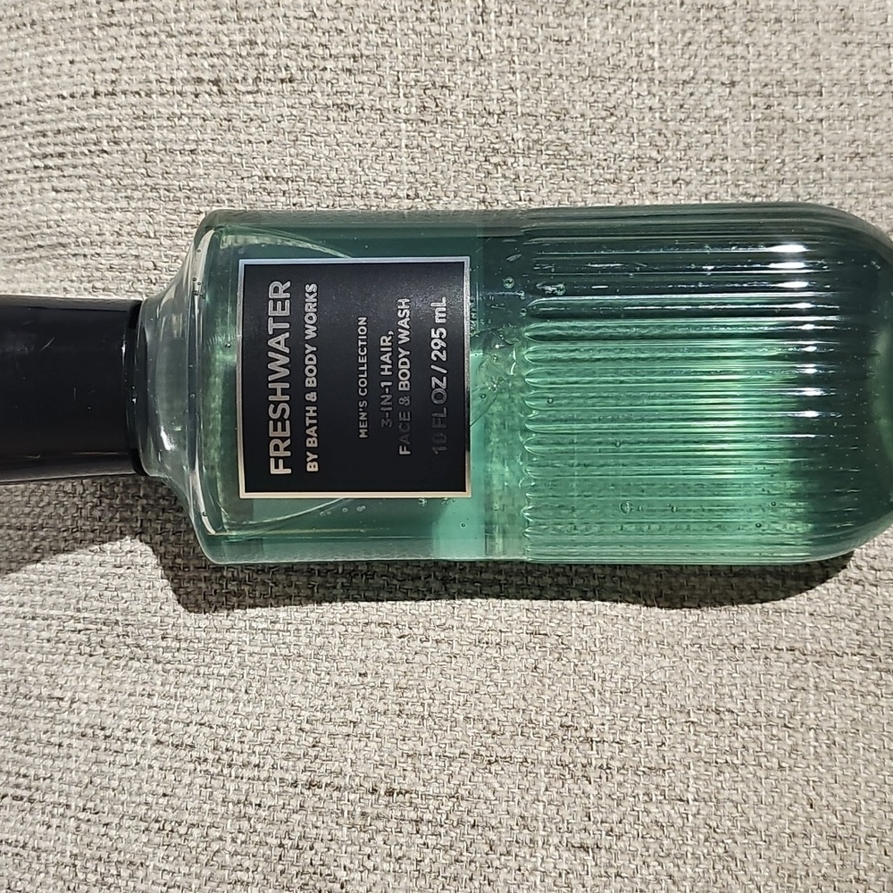 Bath & Body Works Freshwater Cleanser - Green Bottle with Black Cap